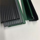 Plastová výplň pletiva a panelů z PVC lišty - 3D pásy do oplocení Šedá barva